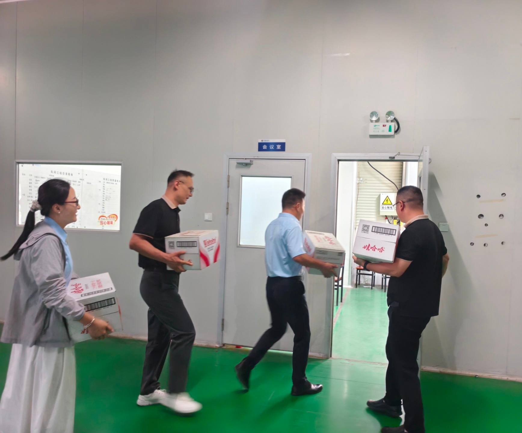 炎炎夏日送清凉 心系一线暖人心 | 秀强股份开展“夏季送清凉”慰问活动